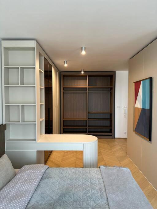 Luxe Near The Airport * Praga