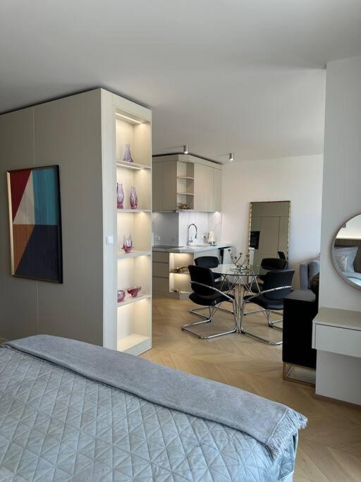 Luxe Near The Airport *